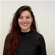 Licenciada en artes de la representación, Actriz y comunicadora escénica. Actriz de Doblajes y locutora publicitaria